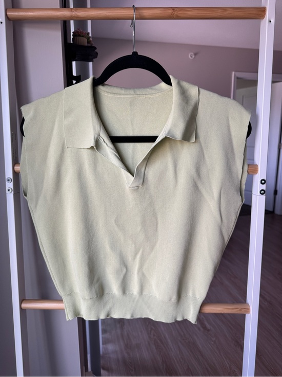 Dazy Tops - Dazy-Less Collared V-Neck Sleeveless Pale Green Crop Top | Size L | Old Money